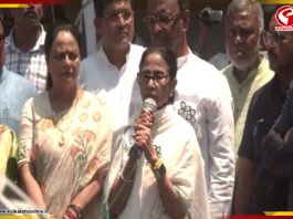 ভোটারদের পাশে দাঁড়িয়ে ফের একবার সুপ্রিম কোর্টে দ্বারস্থ হবেন, জানালেন মমতা