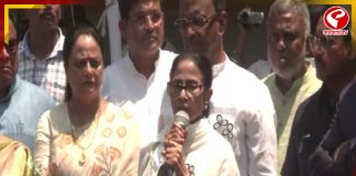 ভোটারদের পাশে দাঁড়িয়ে ফের একবার সুপ্রিম কোর্টে দ্বারস্থ হবেন, জানালেন মমতা