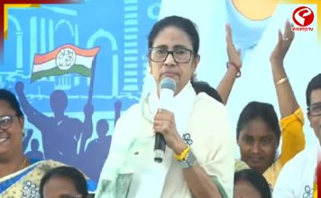 ‘মুখে লিউকোপ্লাস্ট কেন?’ আরামবাগ থেকে মোদিকে টার্গেট মমতার