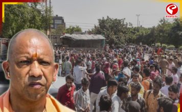 শ্রমিক-পুলিশ সংঘর্ষে উত্তাল নয়ডা, ভাঙচুর-গাড়ি, টিয়ার গ্যাসে সামাল পুলিশের