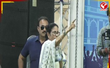 ‘বাইরের থেকে টাকার বান্ডিল ঢোকানো হচ্ছে, ভোট লুঠের ছক বিজেপির’, নাকাশিপাড়ায় হুঁশিয়ারি মমতার