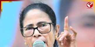 “স্বৈরাচারী বিজেপিকে একটিও ভোট নয়,” স্বরূপনগরে রণহুঙ্কার মমতার