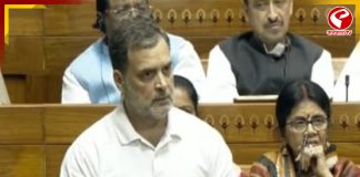 ‘ম্যাজিশিয়ান ধরা পড়ে গিয়েছে’ সংসদে দাঁড়িয়ে মোদিকে আক্রমণ রাহুলের!