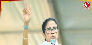 ‘কিসের আন্ডারস্ট্যান্ডিং?’ ভোটের মুখে বাংলার অফিসারদের তামিলনাড়ুতে পাঠানো নিয়ে তোপ মমতার