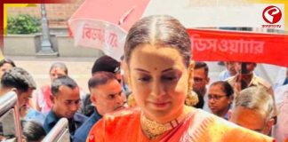 কালীঘাটে কঙ্গনা, মা কালীকে পুষ্পাঞ্জলি দিলেন অভিনেত্রী-সাংসদ