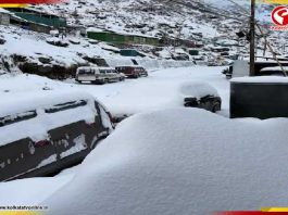 চৈত্রে ‘শীতের কামব্যাক’! সাদা বরফে ঢেকে গেল সান্দাকফু