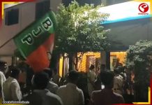 নবদ্বীপে প্রার্থীর গাড়িতে হামলার অভিযোগ