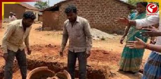 মন্দিরের ভিত খুঁড়তেই সোনার ইট! উত্তরপ্রদেশে ‘গুপ্তধন’ ঘিরে চাঞ্চল্য