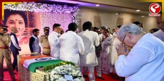 শেষ যাত্রায় সুরের আবহ, জাতীয় পতাকায় মোড়া আশার দেহ