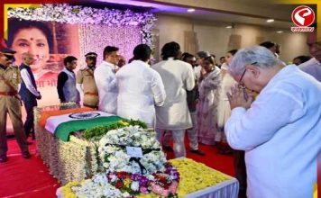 শেষ যাত্রায় সুরের আবহ, জাতীয় পতাকায় মোড়া আশার দেহ