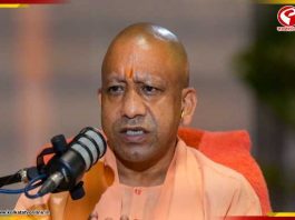 ১২ ঘণ্টার খাটুনি, বেতন ‘নামমাত্র’! নয়ডায় শ্রমিক বিক্ষোভে অগ্নিগর্ভ পরিস্থিতি