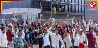 নয়ডায় শ্রমিক বিক্ষোভের পর মধ্যরাতের বৈঠক, বেতন বৃদ্ধি-সহ একাধিক দাবিতে জোর শ্রমিকদের