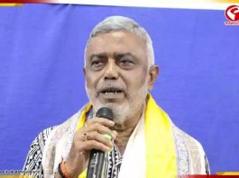 ভোটের আগে ভোরে আয়কর হানা দেবাশিসের কুমারের বাড়িতে!