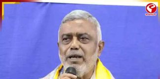 ভোটের আগে ভোরে আয়কর হানা দেবাশিসের কুমারের বাড়িতে!