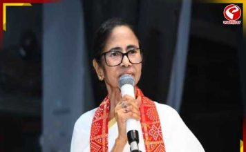 মমতার প্রস্তাবকের বাড়িতে আয়কর হানা, ভোটের মুখে চাঞ্চল্য