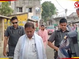 নওদায় হুমায়ুনকে ঘিরে বিক্ষোভ!