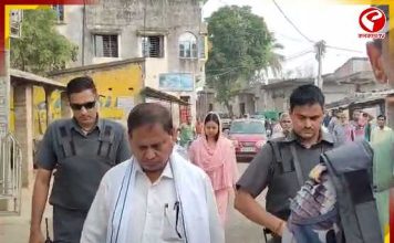 নওদায় হুমায়ুনকে ঘিরে বিক্ষোভ!