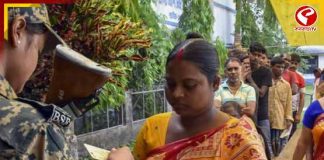 কাঁকসায় ‘মডেল বুথে’ উৎসবের আমেজ! মহিলা কর্মীদের হাতেই ভোট পরিচালনা, স্বস্তিতে ভোটাররা