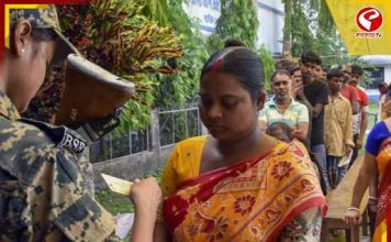 কাঁকসায় ‘মডেল বুথে’ উৎসবের আমেজ! মহিলা কর্মীদের হাতেই ভোট পরিচালনা, স্বস্তিতে ভোটাররা