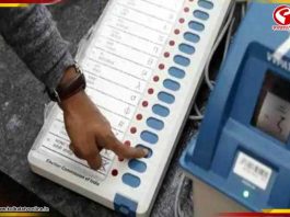 প্রথম ভোটেই উচ্ছ্বাস! ডাক্তারি পড়া শেষ করে মালদহে ফিরেই ভোট দিলেন পৃথা