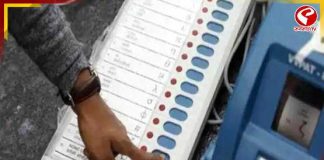 প্রথম ভোটেই উচ্ছ্বাস! ডাক্তারি পড়া শেষ করে মালদহে ফিরেই ভোট দিলেন পৃথা