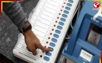 প্রথম ভোটেই উচ্ছ্বাস! ডাক্তারি পড়া শেষ করে মালদহে ফিরেই ভোট দিলেন পৃথা