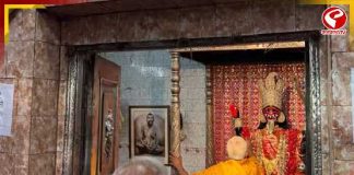 রোড শো’র আগে ঠনঠনিয়ায় পুজো, প্রচারের শেষলগ্নে কালীপ্রণাম মোদির