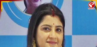 গানেই ভোটের হাওয়া! অদিতির সুরেলা প্রচারে রাজারহাটে জমছে লড়াই