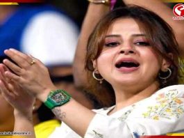 CSK ম্যাচে ক্যামেরা ঘুরতেই ‘বুম’! সাক্ষী ধোনির হাতে ৩ কোটির ঘড়ি, নেটদুনিয়ায় ঝড়