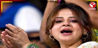 CSK ম্যাচে ক্যামেরা ঘুরতেই ‘বুম’! সাক্ষী ধোনির হাতে ৩ কোটির ঘড়ি, নেটদুনিয়ায় ঝড়