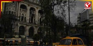 ভোটের দিনে কালবৈশাখীর হানা! কলকাতায় ৬০ কিমি বেগে ঝড়, দুই জেলায় ভারী বৃষ্টির সতর্কতা