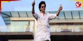 মন্নতের সামনে গৃহহীন ভক্ত, এগিয়ে এলেন শাহরুখ