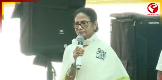 ‘অর্মত্য সেনের জমিও কেড়ে নেওয়া হয়েছিল, আমি আটকেছি’ নানুর থেকে সোচ্চার মমতা