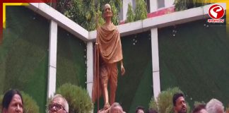 শিলিগুড়িতে পোস্টার রাজনীতি! অবস্থানে তৃণমূল প্রার্থী গৌতম দেব