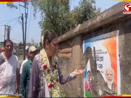 বিজেপি প্রার্থী অগ্নিমিত্রা পালের পোস্টার ছেঁড়া ঘিরে উত্তেজনা