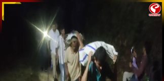 সমুদ্রপৃষ্ঠ থেকে প্রায় ৩৬০০ ফুট উঁচু, মোবাইলের টর্চ জ্বালিয়ে EVM নিয়ে ভোটকর্মীরা