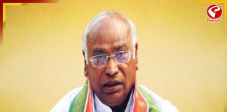 মোদিকে ‘সন্ত্রাসবাদী’ কটাক্ষে কমিশনের কোপে খাড়গে, ২৪ ঘণ্টার মধ্যে জবাব তলব