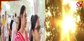 ভ্যাপসা গরম গায়ে মেখে ভোট দিতে বুথমুখী মানুষ
