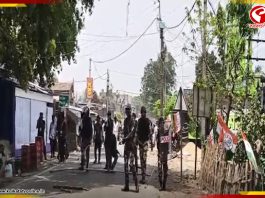 বুথে দলের এজেন্ট তৃণমূল পঞ্চায়েত প্রধানকে বুথ থেকে বের করে দেওয়া নিয়ে উত্তেজনা