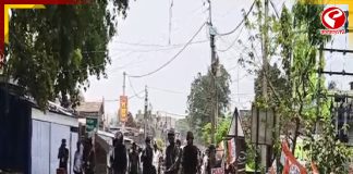 বুথে দলের এজেন্ট তৃণমূল পঞ্চায়েত প্রধানকে বুথ থেকে বের করে দেওয়া নিয়ে উত্তেজনা