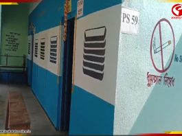 মঙ্গলকোটে ‘রেল বুথ’ চমক! ট্রেনের কামরায় উঠে ভোট দেবেন ভোটাররা!