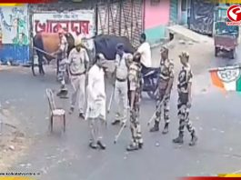 লাঠি উঁচিয়ে কাউন্সিলরকে তাড়া করল বাহিনী