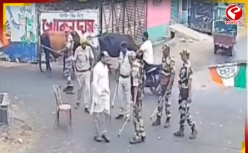 লাঠি উঁচিয়ে কাউন্সিলরকে তাড়া করল বাহিনী
