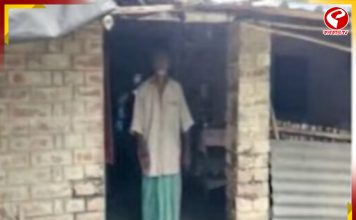 দ্বিতীয় দফায় পোশাক বিভ্রাট! ভোটারকে প্যান্ট পরে আসতে বলল কেন্দ্রীয় বাহিনী