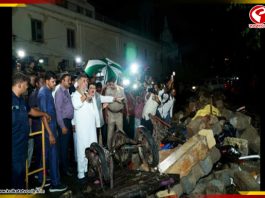 প্রবল বৃষ্টিতে বেঙ্গালুরুতে দেওয়াল চাপা পড়ে মৃত শিশু সহ ৭, মধ্যপ্রদেশে গাড়ি দুর্ঘটনায় মৃত্যু ১২ জনের