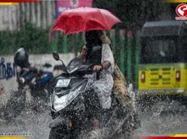 ৬০ কিমি বেগে ঝড়-বৃষ্টি, জেলায় জেলায় কমলা সতর্কতা জারি করল হাওয়া অফিস