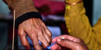 বিদ্যুৎই নেই কলকাতার ১০০-র বেশি বুথে, কড়া নির্দেশ কমিশনের