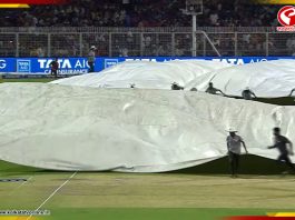ইডেনে শুরু বৃষ্টি, বন্ধ হল খেলা, ঢেকে দেওয়া হলো পিচ