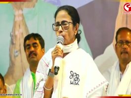 ‘কেন এত ভয় পাচ্ছেন?’, মোদিকে প্রশ্ন মমতা’র