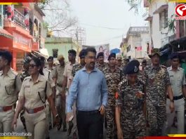 কেন্দ্রীয় বাহিনীকে নিয়ে কেশপুরে রুটমার্চ পুলিশ সুপার ও জেলা শাসকের